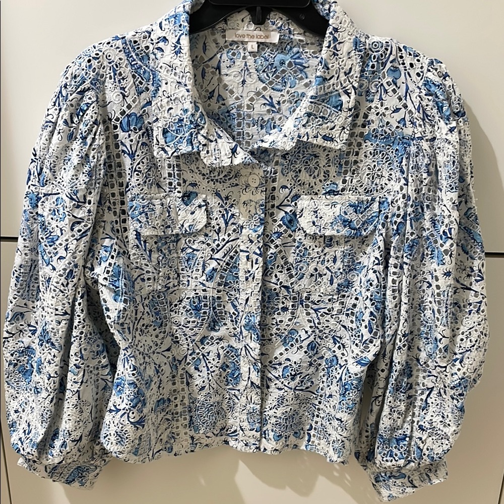 Love The Label Eyelet Size L Blue and White Puff Sleeve Blouse new without tags